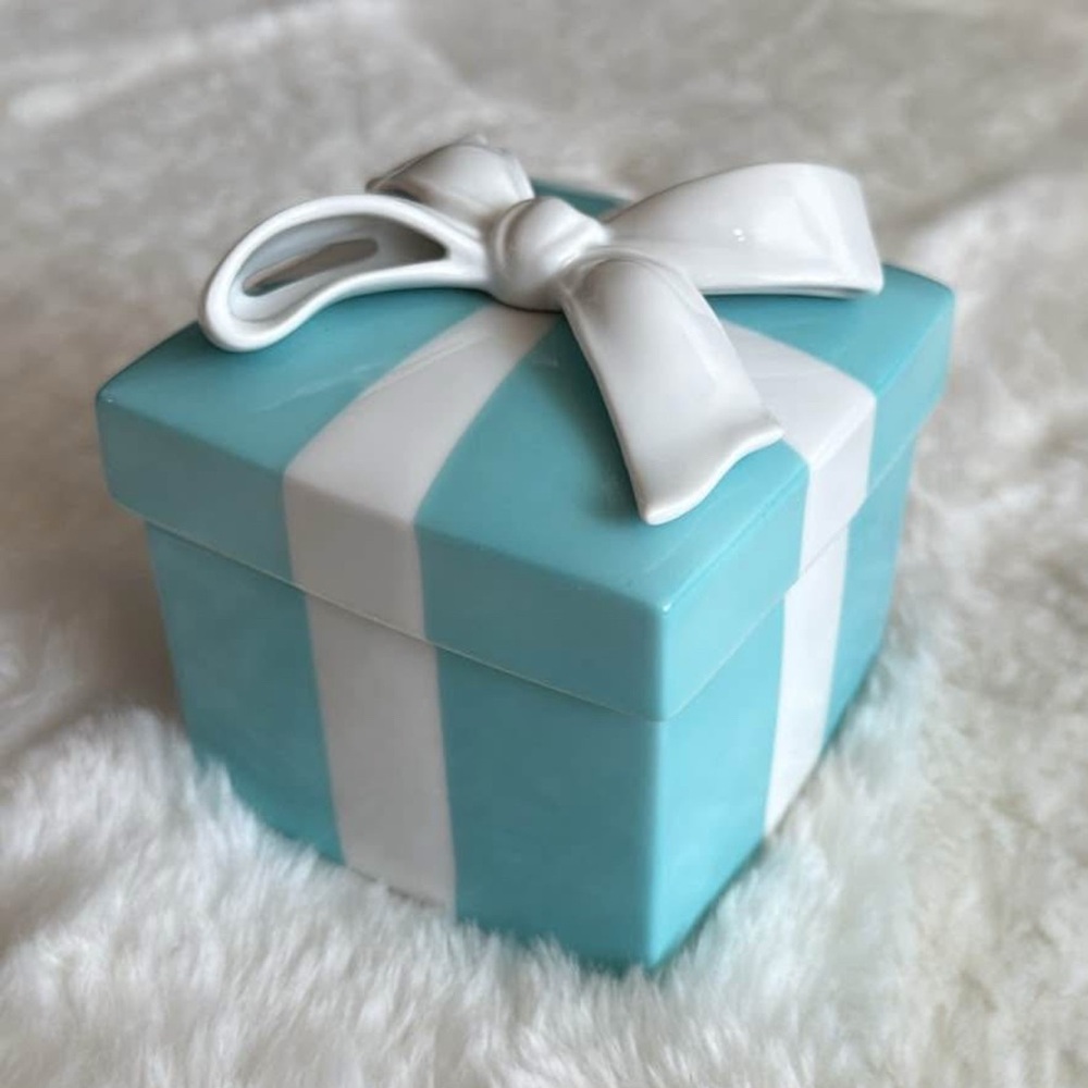 💎 Tiffany & Co. 4” Ceramic Gift Box – Discontinued Collector’s Item